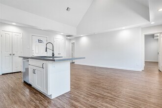 Building Photo - 3426 Tuam St
