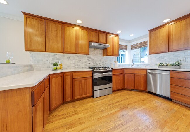 Foto del edificio - 1022 Taylor Ave N