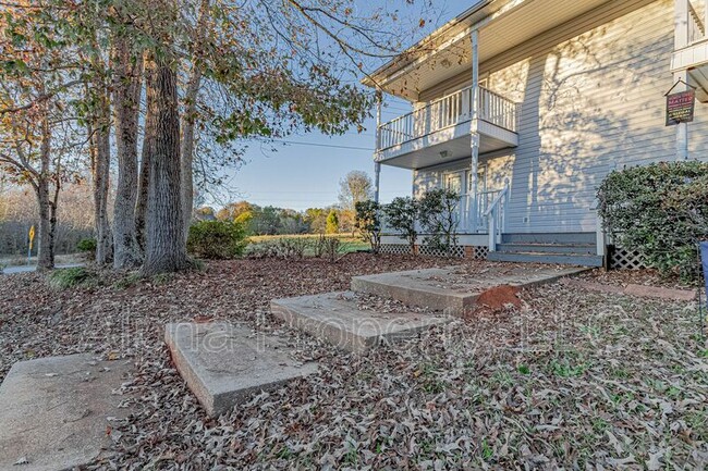 Building Photo - 213A Taylor Rd