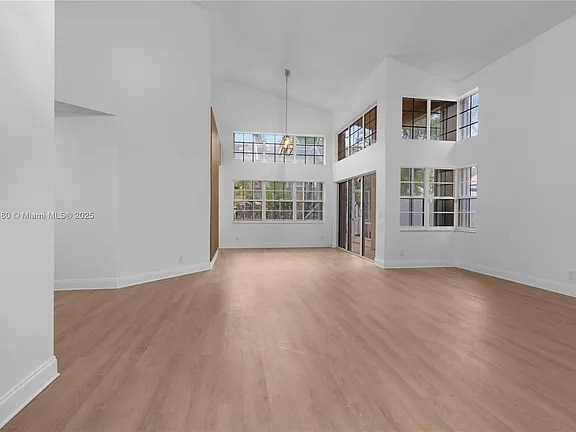 Foto del edificio - 1525 Seabay Rd
