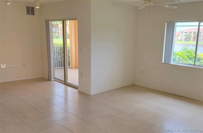 Foto del edificio - 261 SW Palm Dr