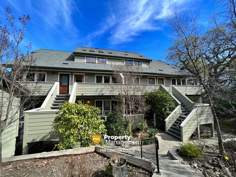Primary Photo - 500 Suntree Ln