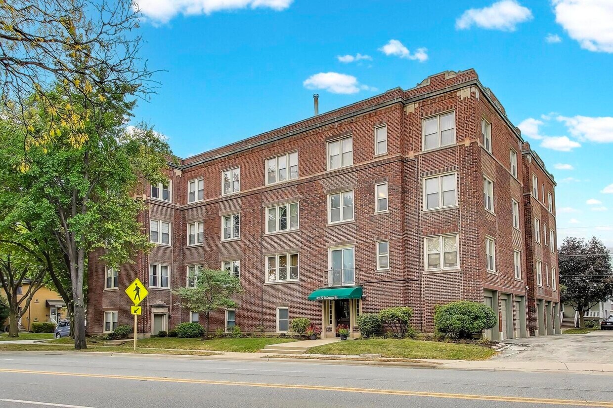 Foto principal - 600 N La Grange Rd