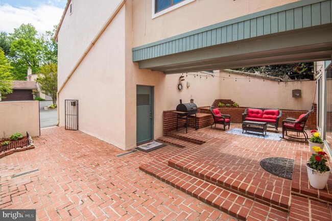 Building Photo - 11650 Mediterranean Ct