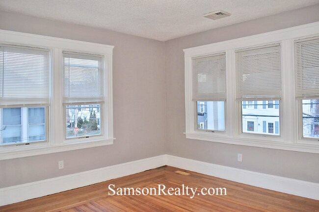 Foto del edificio - 136 Hillside Ave