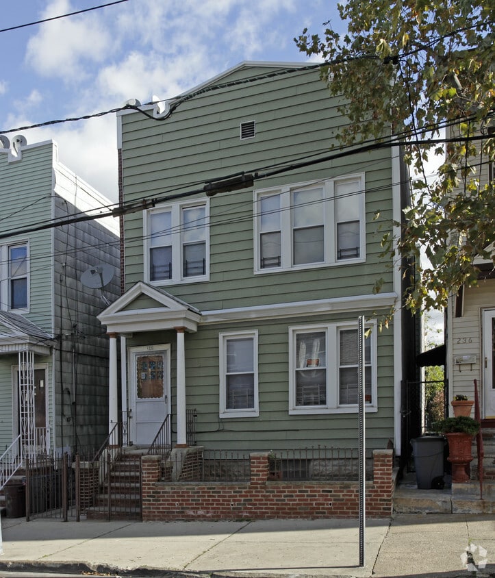 Building Photo - 238 Linden Ave