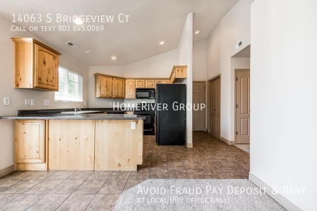 Building Photo - Awesome 3 Bed 2 Bath Townhome!