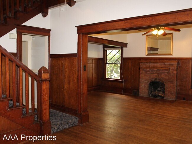 Building Photo - 8 br, 3 bath House - 520 W 3rd St