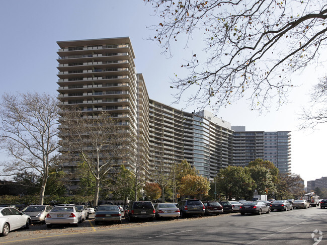 Foto del edificio - The Philadelphian Condominiums