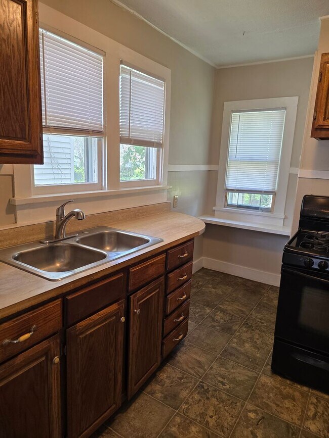 Foto del edificio - 2-Bedroom, 1-Bathroom Home with Basement – $1,050/Month - Accepting Section 8