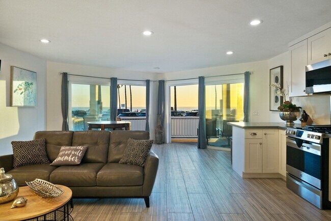 Foto del edificio - Fully Furnished, Oceanfront Boardwalk in Newport Beach