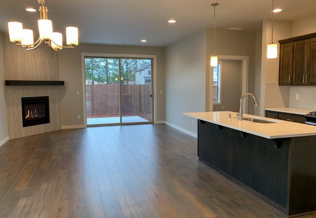 Foto del edificio - Beautiful 3 Bedroom 2.5 Bathroom with Prim...