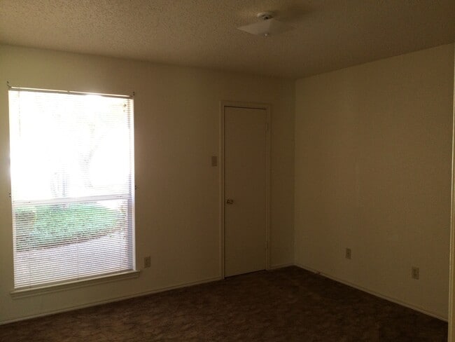 Building Photo - 624 Barbara Jean Dr