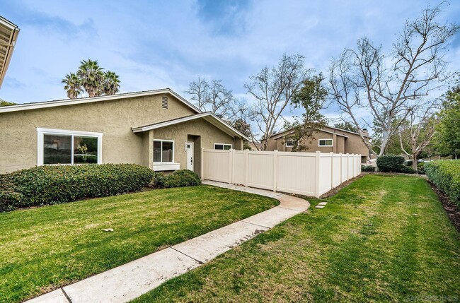 Building Photo - 13651 Comuna Dr