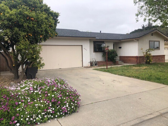Primary Photo - 807 Pearl Dr