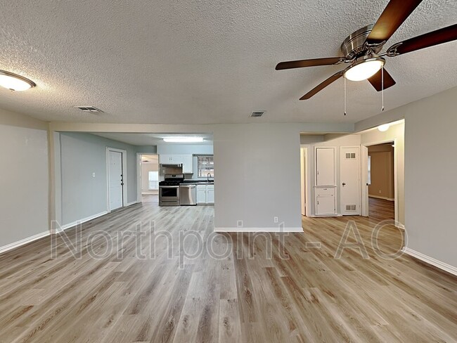Building Photo - 3419 Linda Dr