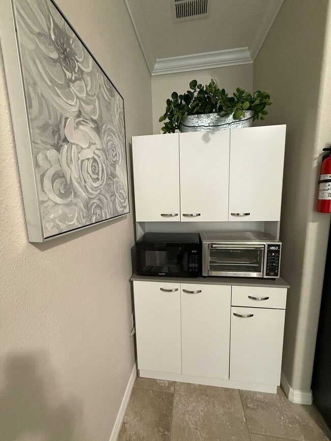 Building Photo - Furnished 1-Bedroom Apartment in Kindred –...