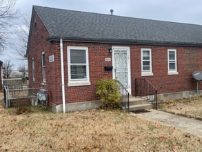 Building Photo - 1824 La Salle Pl