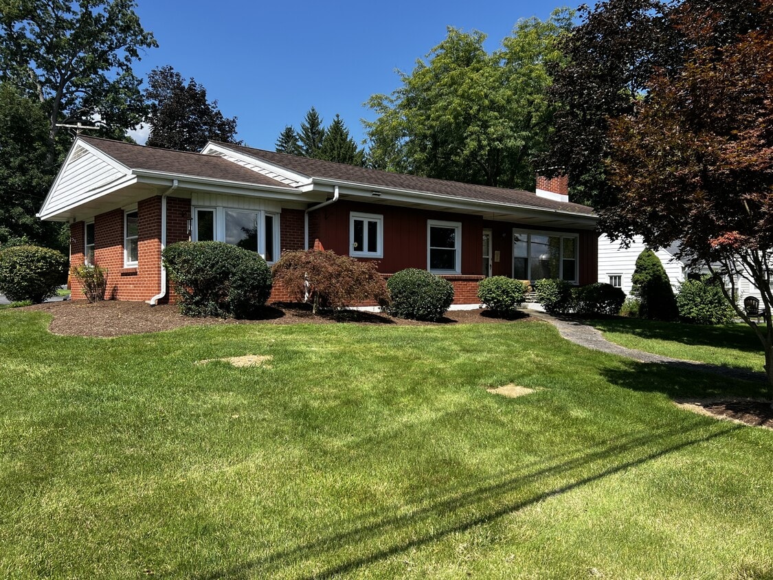 Primary Photo - 101 Bathgate Dr