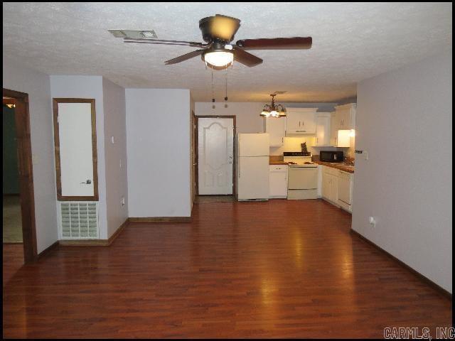 Building Photo - 514 S Pool St