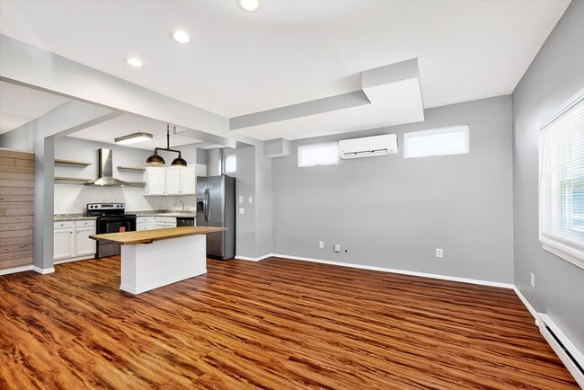 Building Photo - 1302 Deloss St