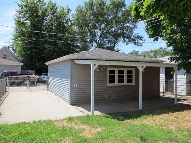 Foto del edificio - 117 Englewood Ave