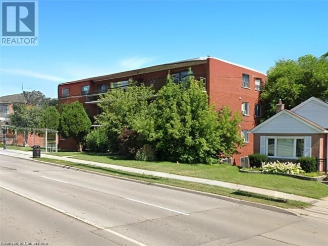 Building Photo - 2205 King St E