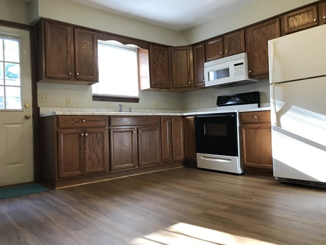 Building Photo - 2560 Dixon Ct
