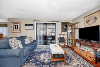 Building Photo - 2410 Skyline Dr