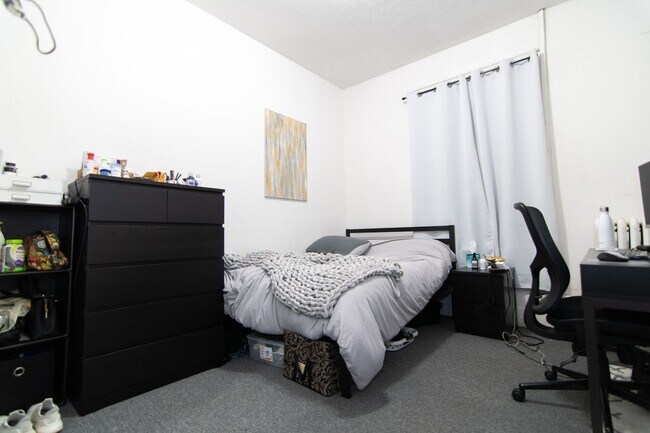 Foto del edificio - PACKARD'S CORNER 2-bed H + HW SEPT 2025