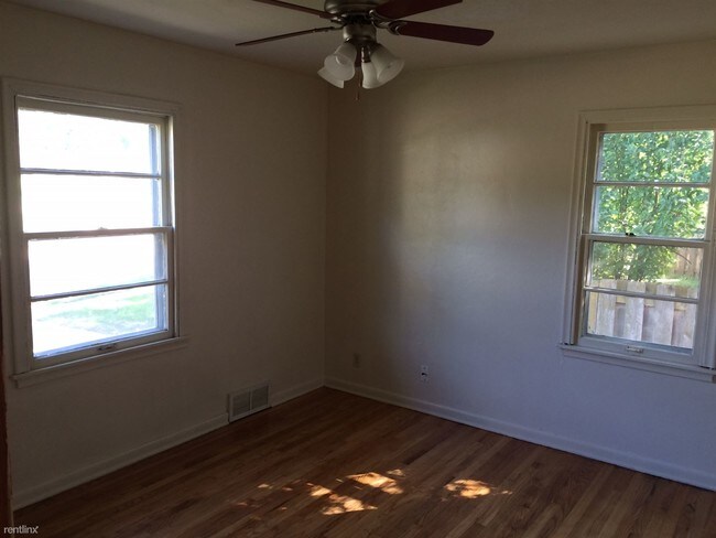 Building Photo - 5463 Fontenelle Blvd