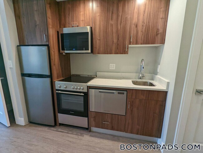 Building Photo - 517 Main St