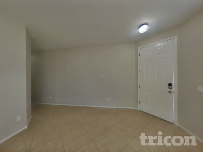 Building Photo - 735 S Bedford Dr