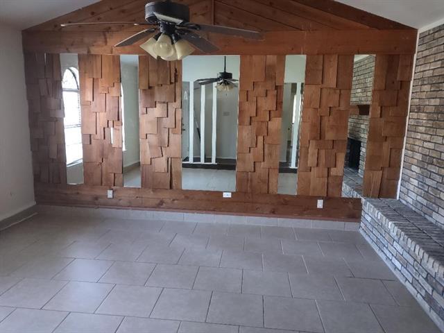Building Photo - 202 Royal Field Dr