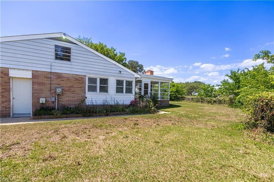 Building Photo - 414 Shoreline Dr