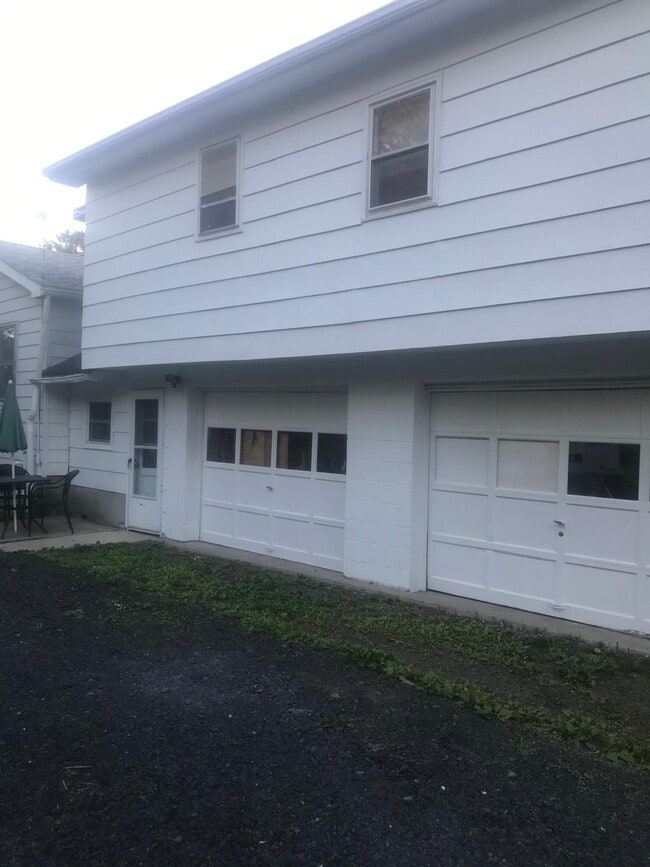 Building Photo - 108 Sunrise Trl