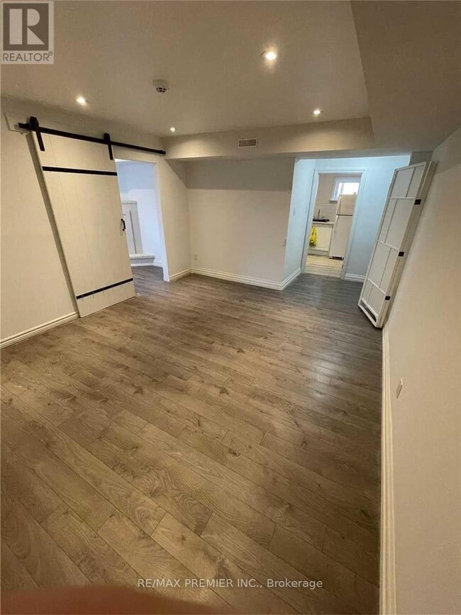 Photo du bâtiment - 44 Peacham Crescent