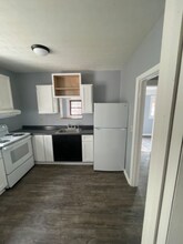 Building Photo - 913 N Main St Building Photo - 913 N Main St