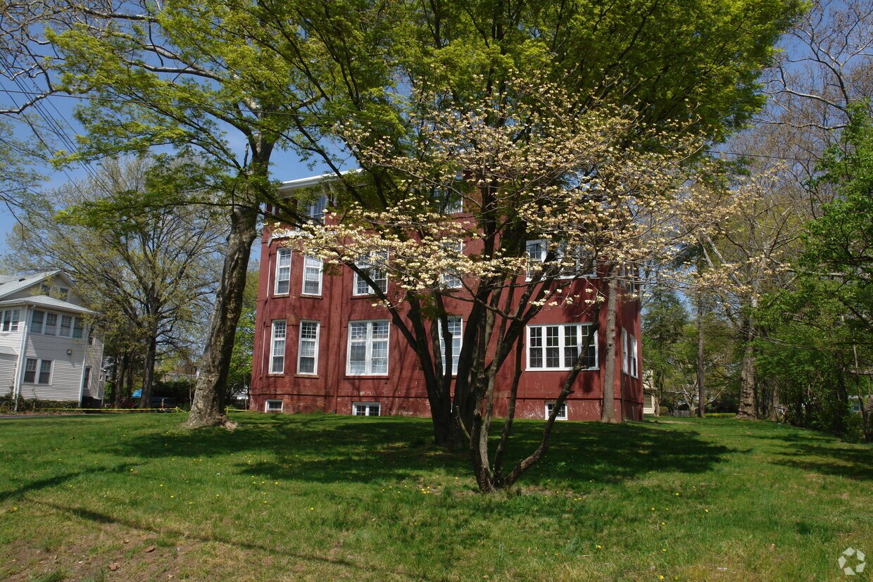 Building Photo - Pine Park Residences