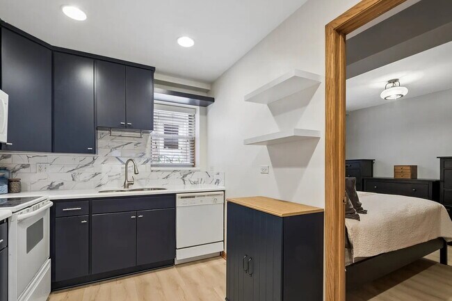 Building Photo - 7310 N Harlem Ave