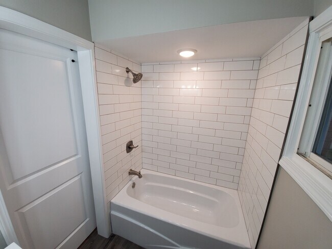 Building Photo - 207 Carlisle Ave