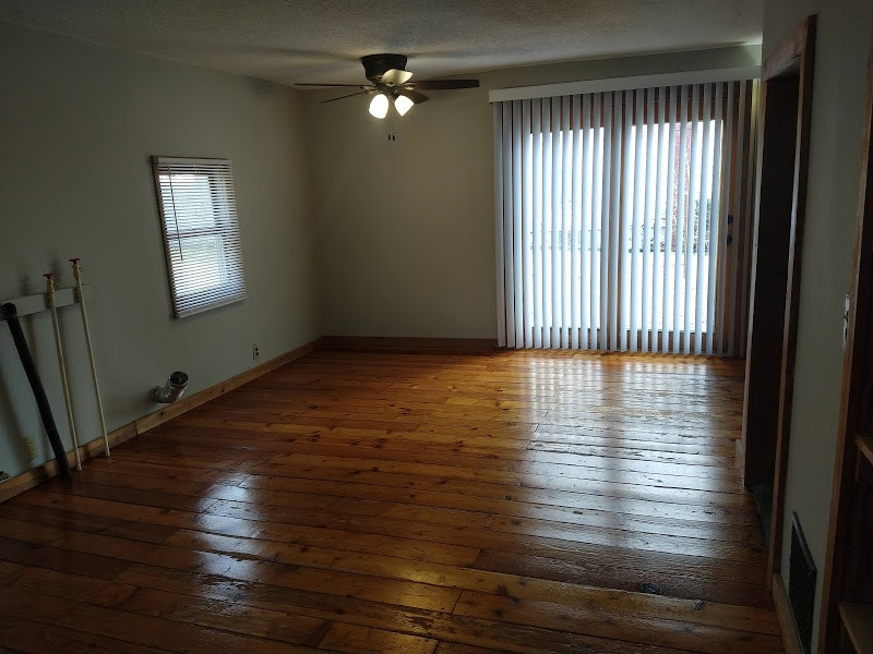 Primary Photo - 656 W Avon St