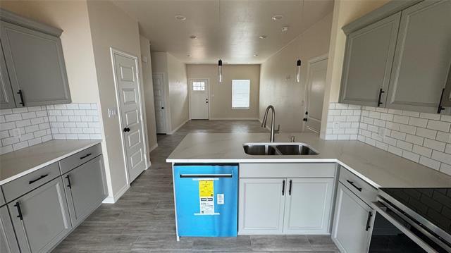 Building Photo - 502 W Sanger St