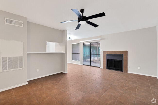 1BR, 1BA - 750SF - Living Room/Dining Room - Miramar