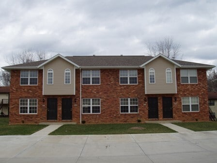 Primary Photo - 16 Peartree Ln