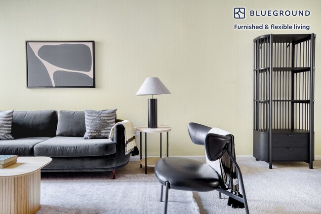 Foto del edificio - 1000 National Ave