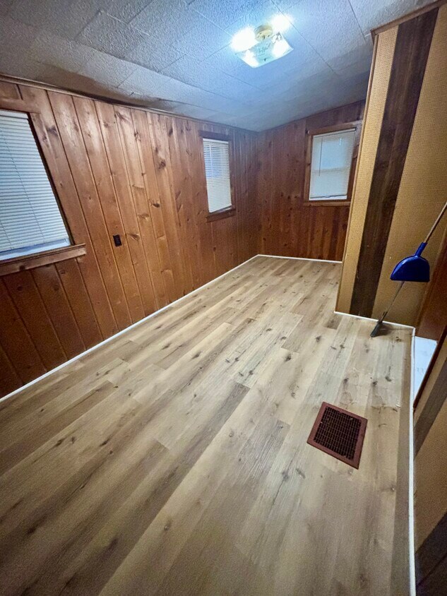dormitorio 1 - 506 S Main St