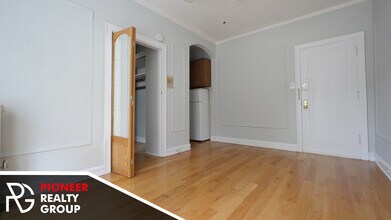 Building Photo - 2825 N Burling St