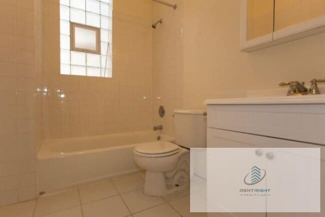 Building Photo - 1411 W Erie St