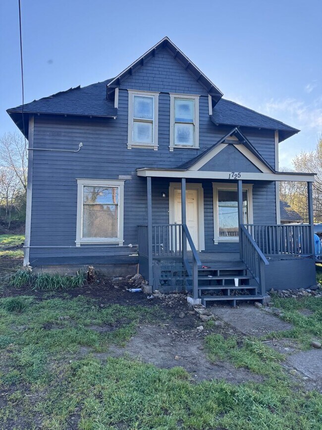 Building Photo - 1723-1725 SE Mill St